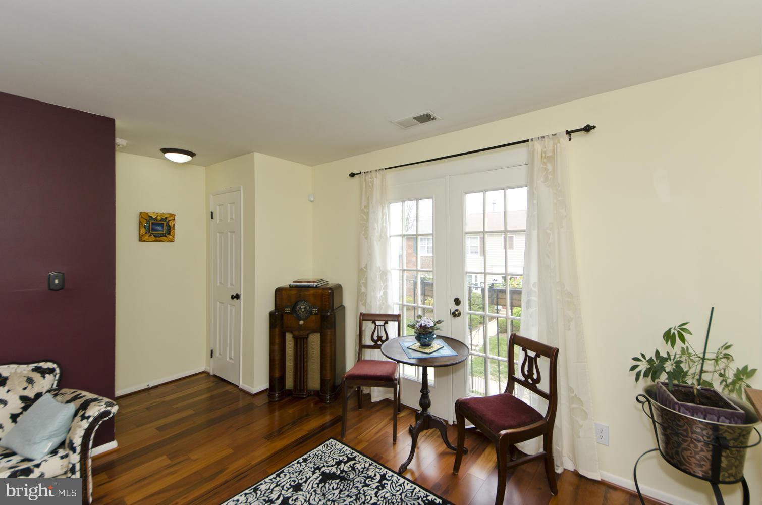 4647 28th Road South, Unit B Arlington, VA 22206 - Photo 5 of 20 a living room with furniture and wooden floor