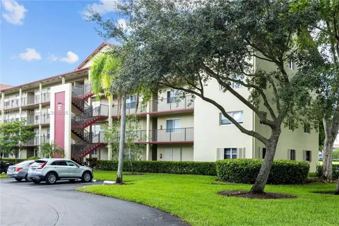 $159,800 | 901 Southwest 128th Avenue, Unit 212E, Pembroke Pines, FL 33027