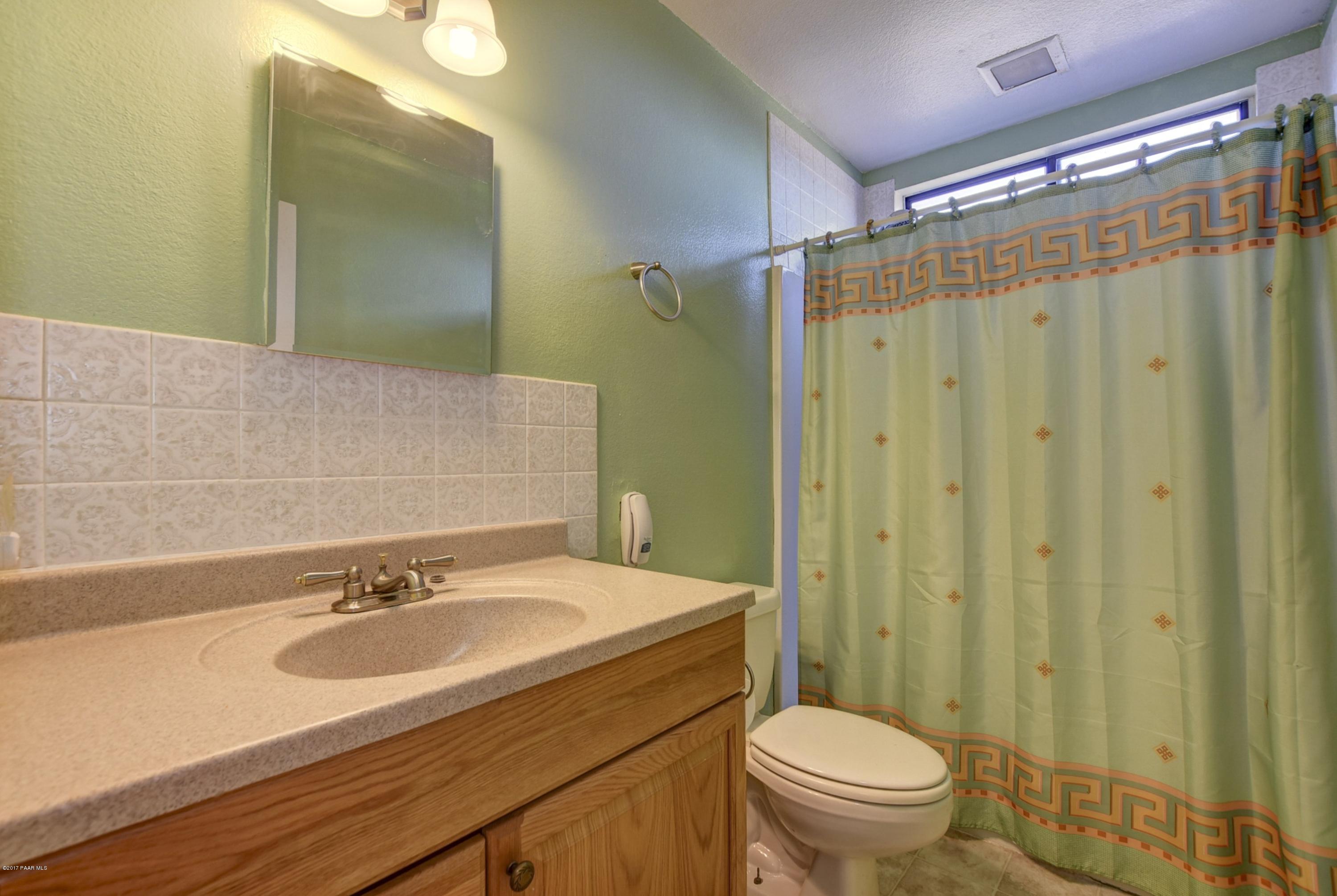 2356 West Bridle Path Road Prescott, AZ 86305 - Photo 15 of 33 Main home Guest Bath