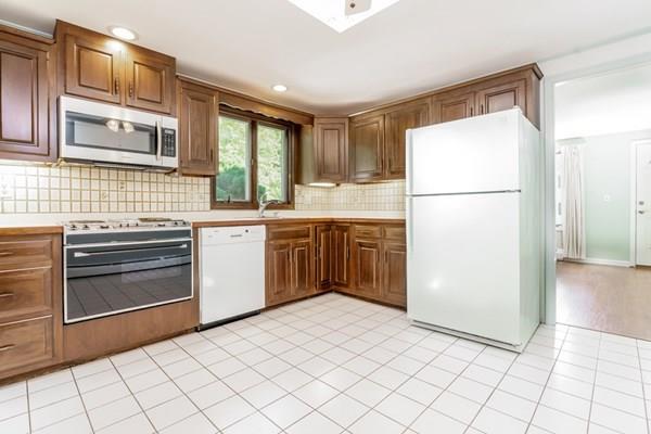 74 Chestnut Street Foxboro, MA 02035 - Photo 11 of 30 Gallery Image 11
