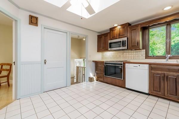 74 Chestnut Street Foxboro, MA 02035 - Photo 12 of 30 Gallery Image 12