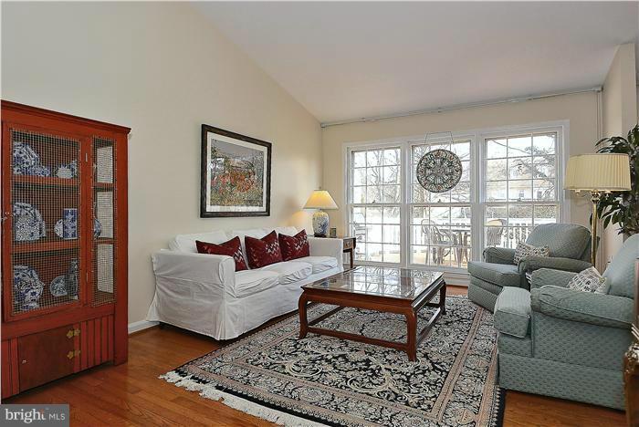 1913 Narrows Lane Silver Spring, MD 20906 - Photo 5 of 30 Living Room