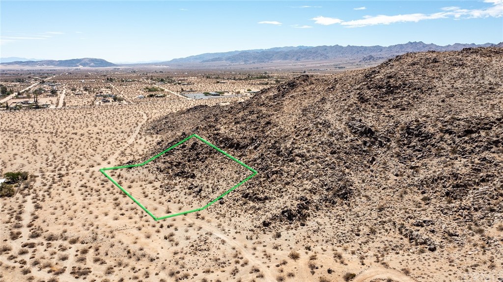 5300 Ave La Flora Desierta, Joshua Tree, CA 92252 Compass