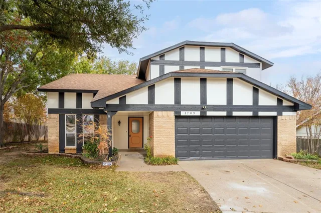 $359,900 | 3709 Ravenhill Lane, Arlington, TX 76016