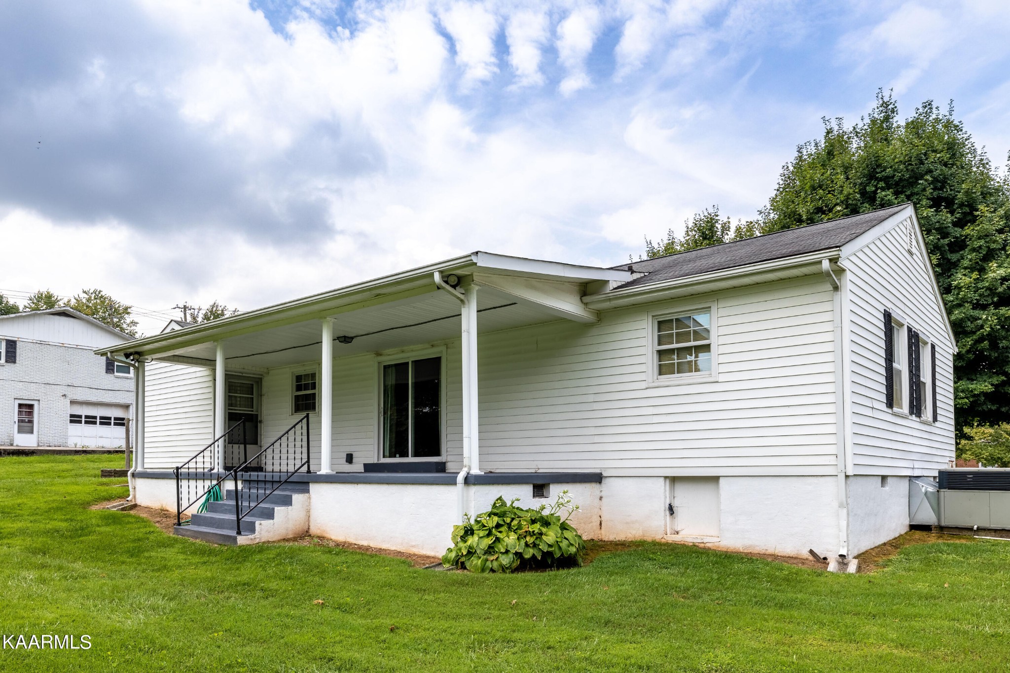 7612 Gill Road Powell, TN 37849 - Photo 12 of 14 a view of a chair and table in backyard of the house