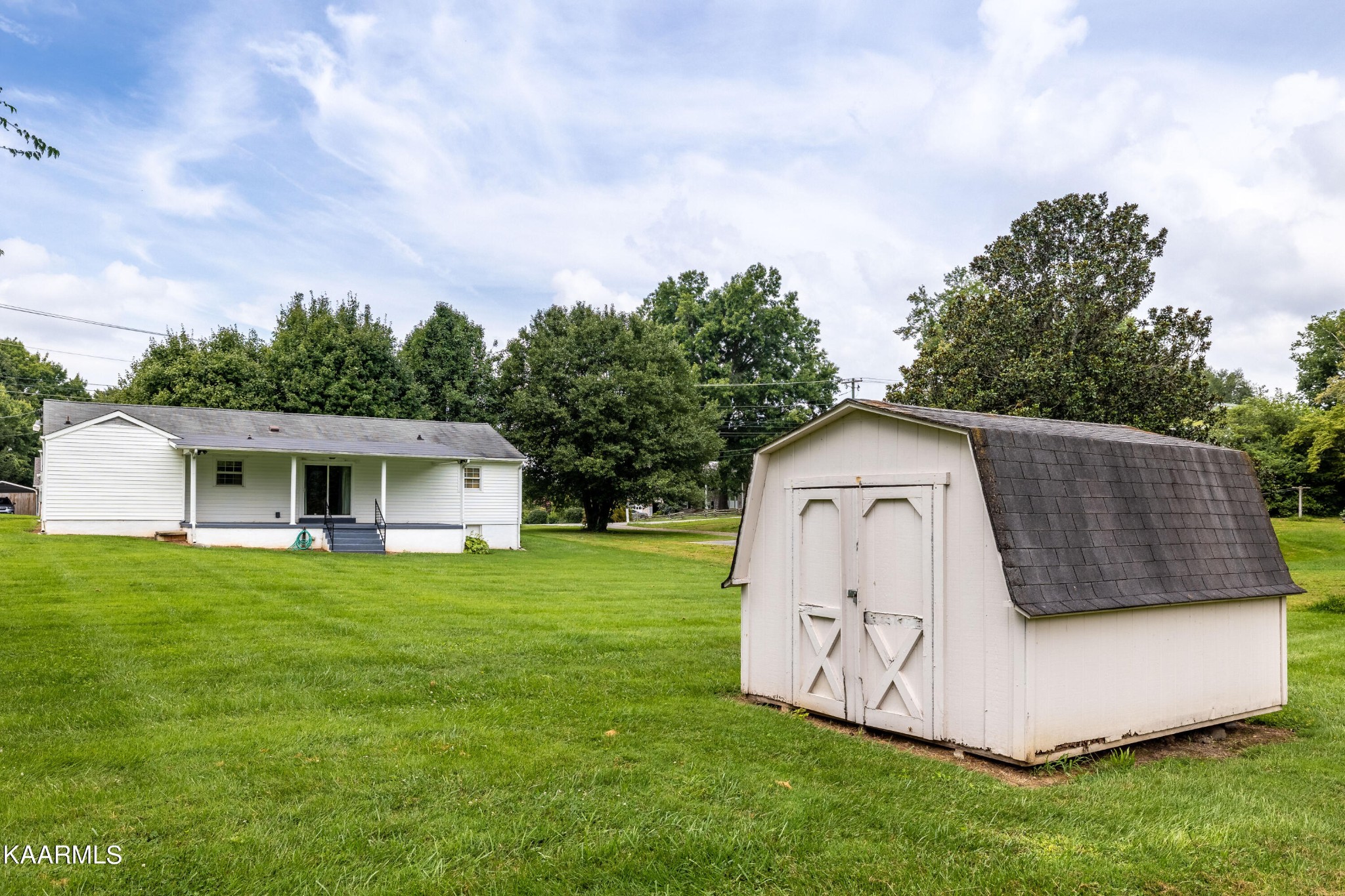 7612 Gill Road Powell, TN 37849 - Photo 13 of 14 a view of a backyard with potted plants and large tree