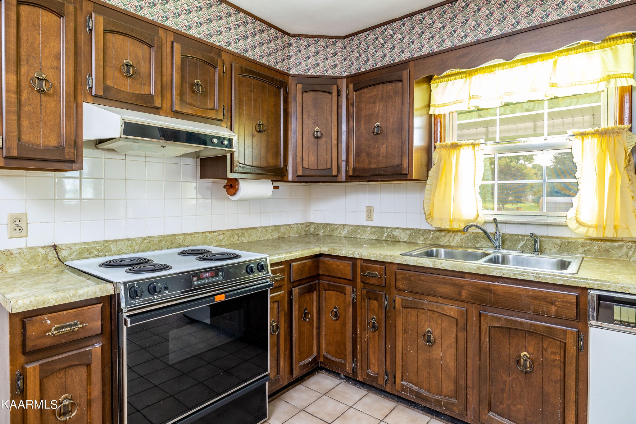 7612 Gill Road Powell, TN 37849 - Photo 6 of 14 a kitchen with stainless steel appliances granite countertop a sink a stove and a microwave