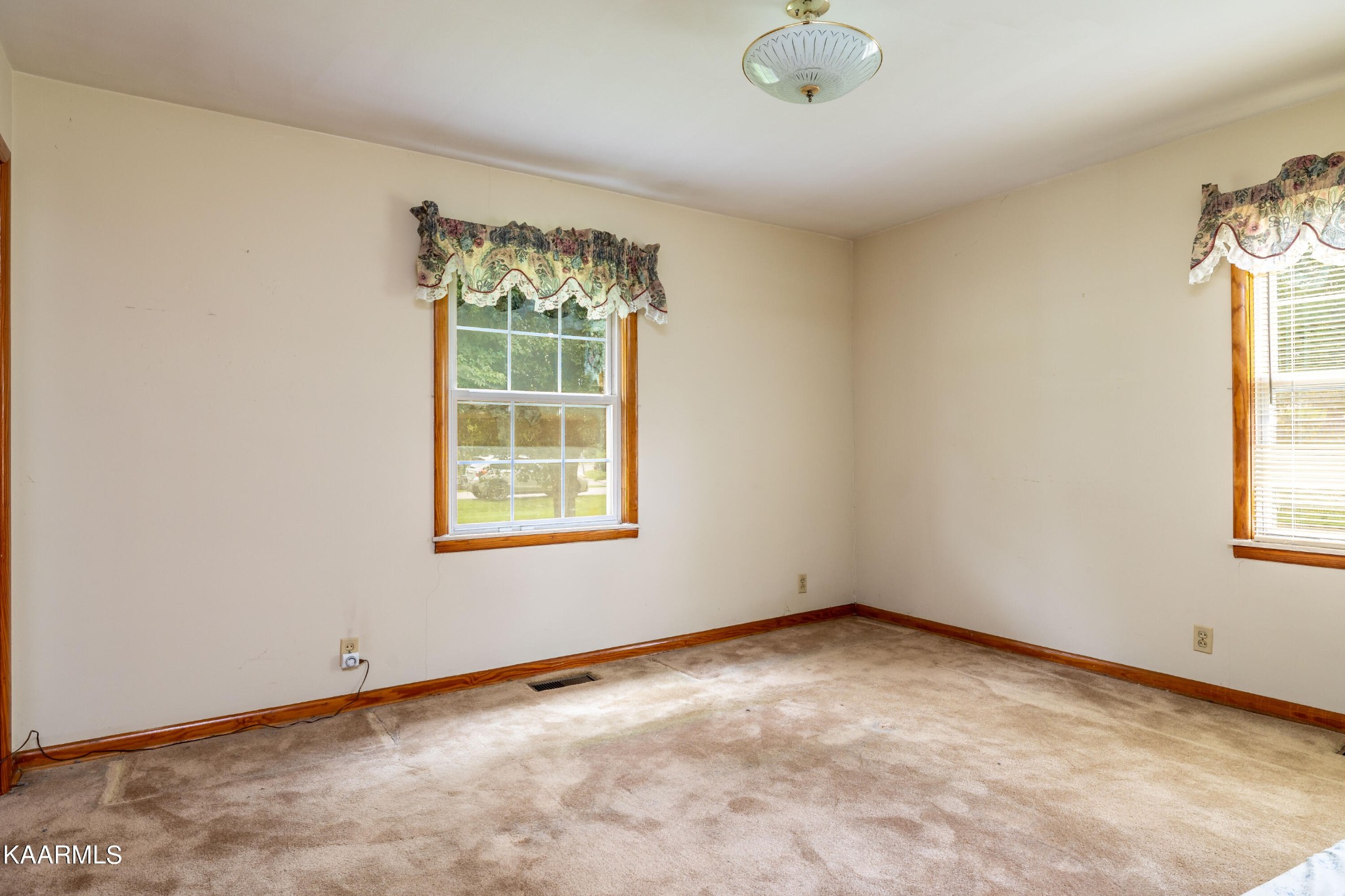 7612 Gill Road Powell, TN 37849 - Photo 7 of 14 an empty room with a window