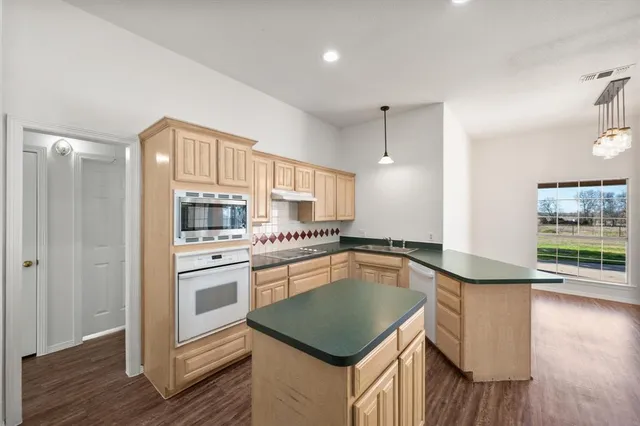 $725,000 | 14617 Meadowland Circle, Newark, TX 76071