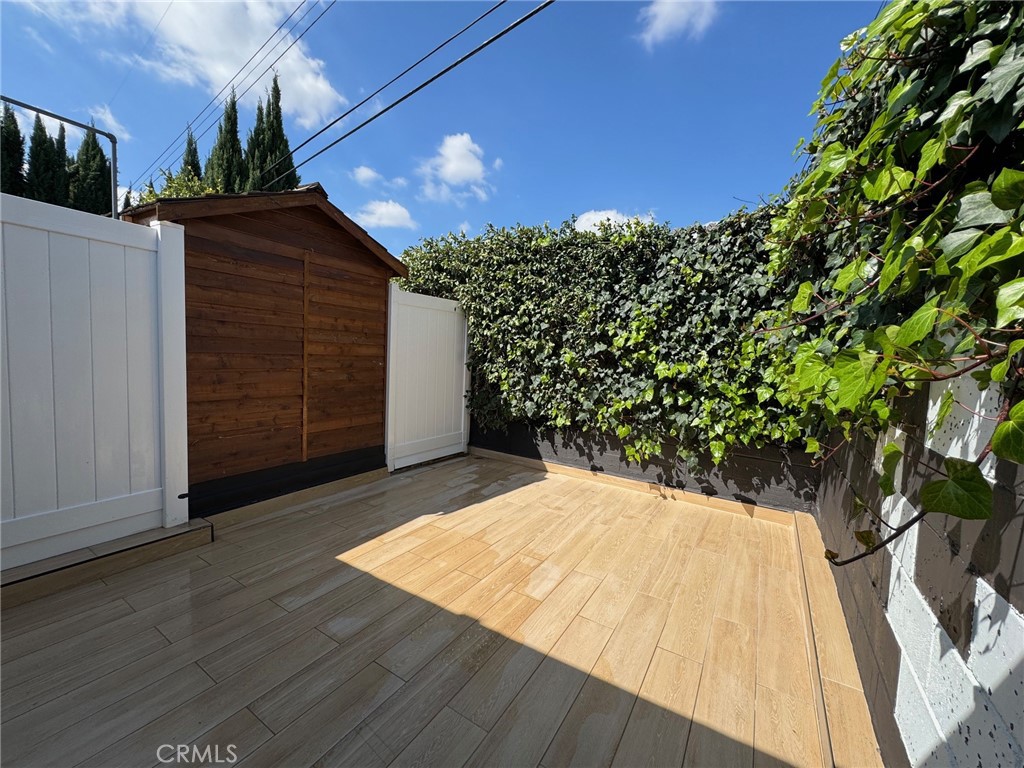 827 Delaware Road, Unit ADU Burbank, CA 91504 - Photo 19 of 20 a view of backyard with potted plants