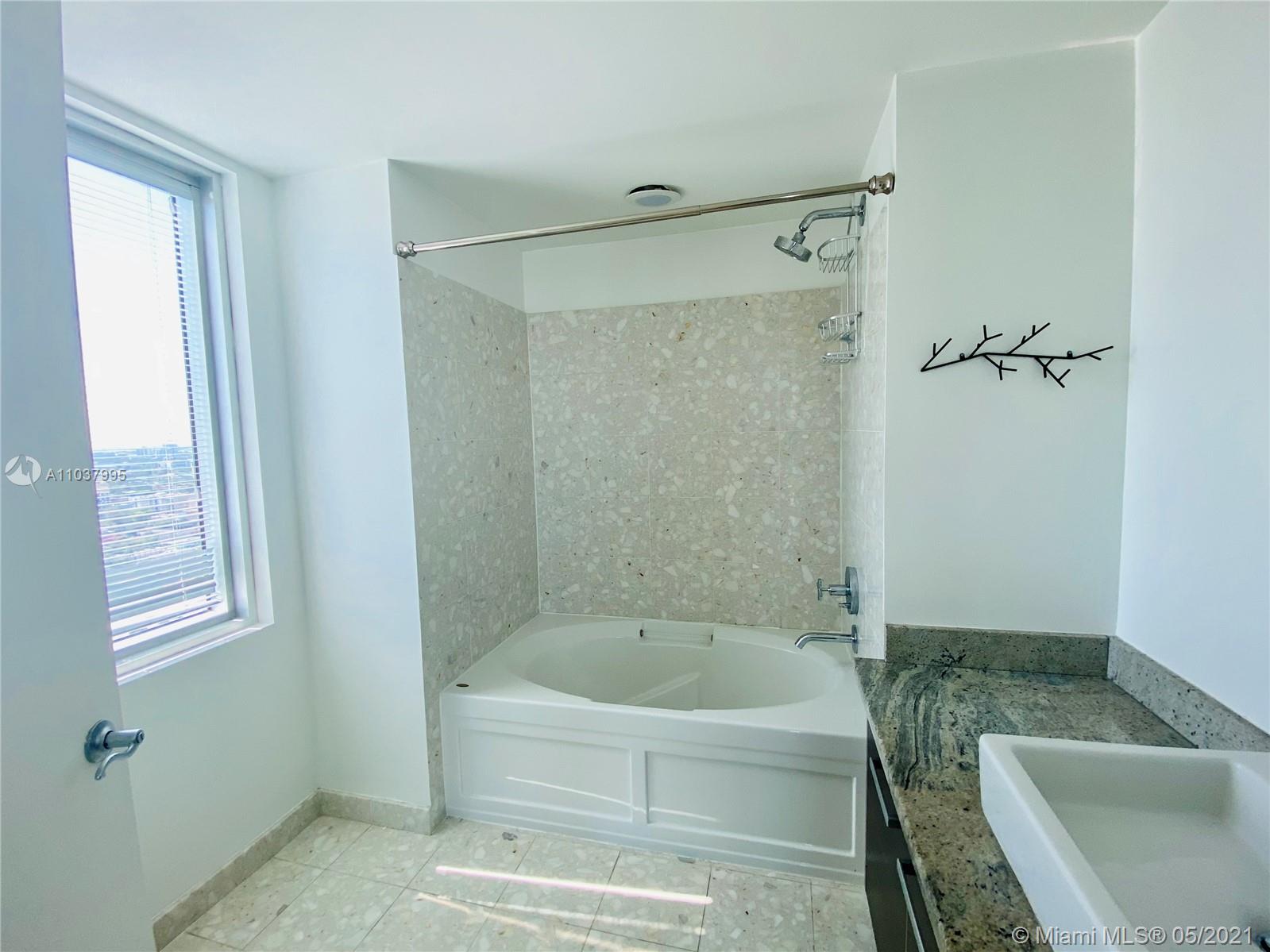 185 Southwest 7th Street, Unit 3002 Miami, FL 33130 - Photo 6 of 27