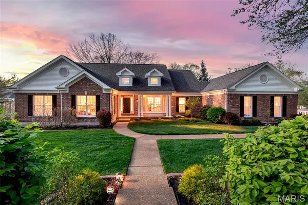 $950,000 | 1201 Turnberry Ridge Court, Chesterfield, MO 63005