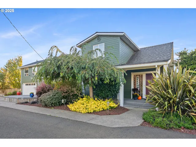 a view of an outdoor space