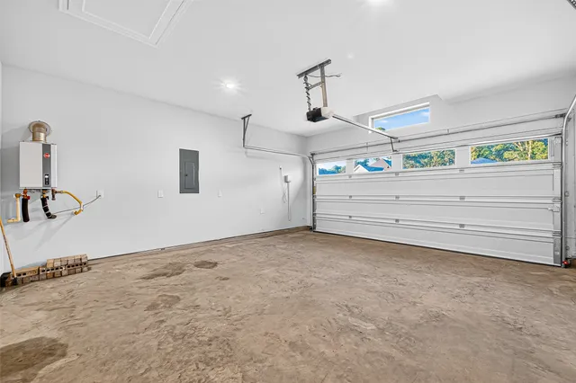 a view of a back yard