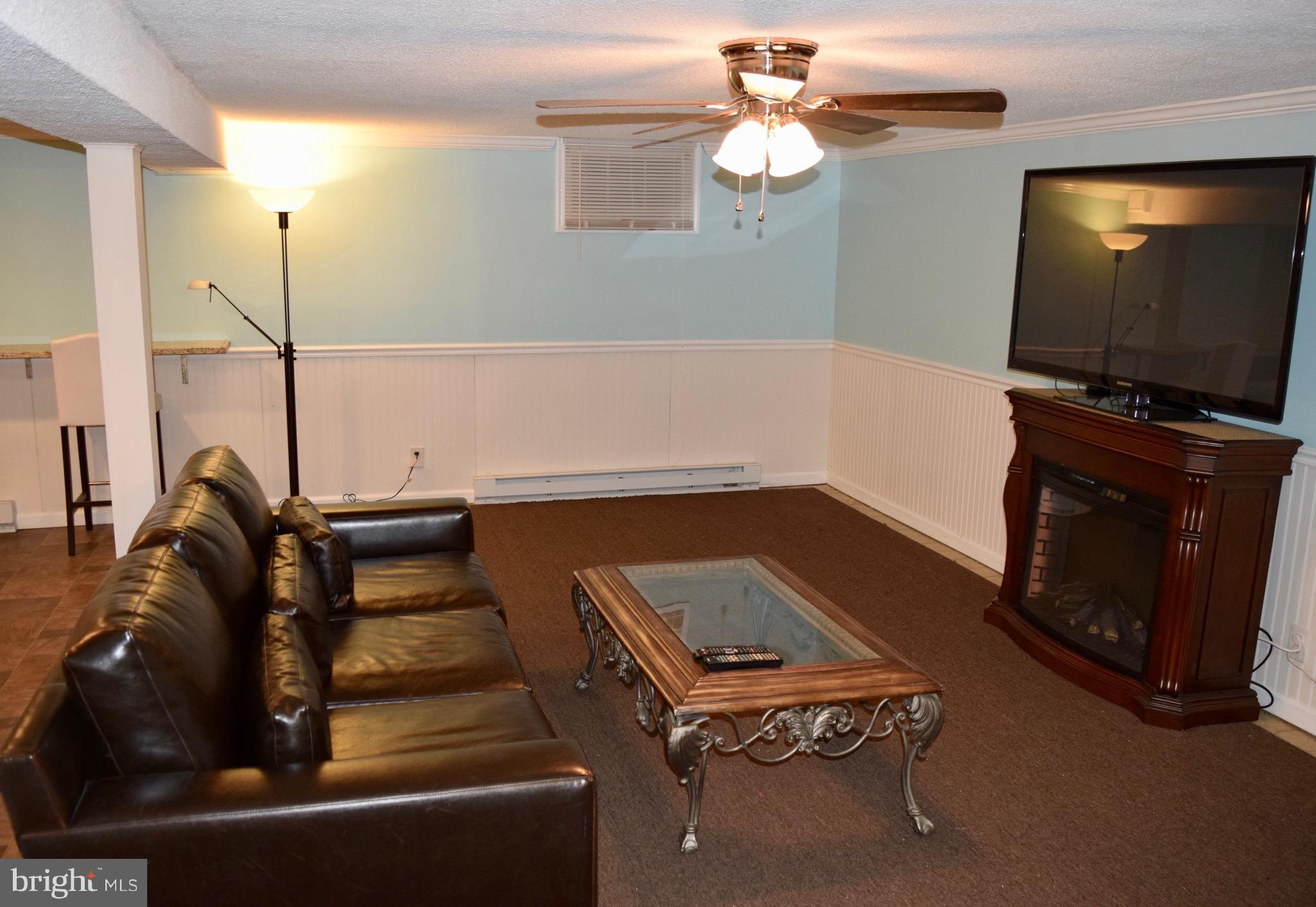 116 Warren Road Cockeysville, MD 21030 - Photo 12 of 17 Family Room!