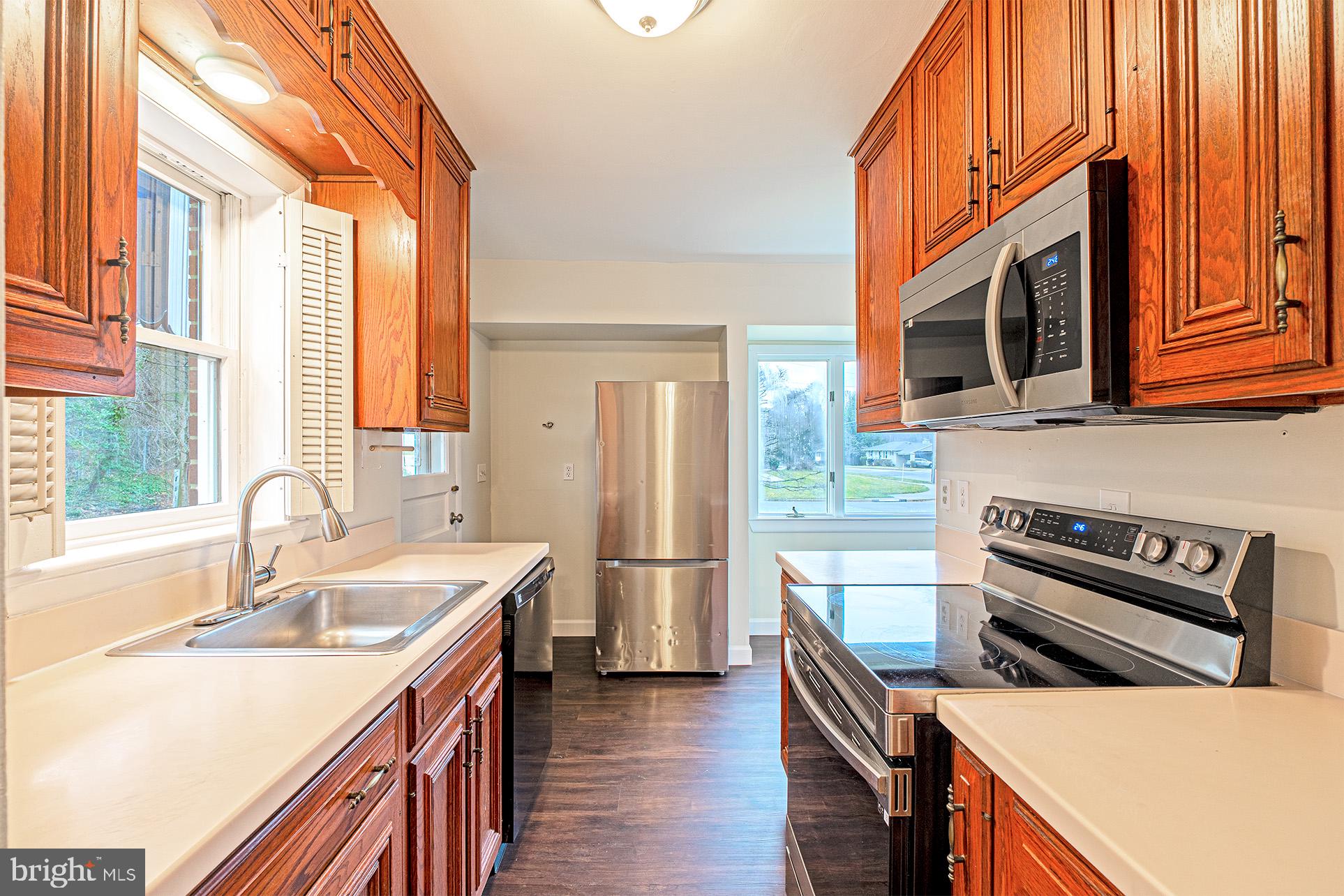 9116 Brian Drive Vienna, VA 22180 - Photo 9 of 33