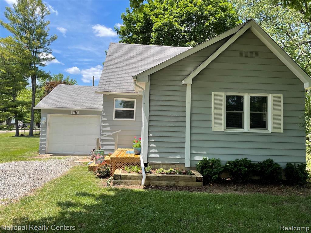 3196 Harrison Avenue Rochester Hills, MI 48307 - Photo 2 of 27
