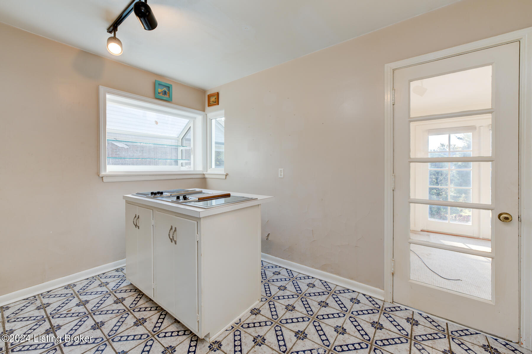 4004 Leland Road Louisville, KY 40207 - Photo 10 of 38 Kitchen