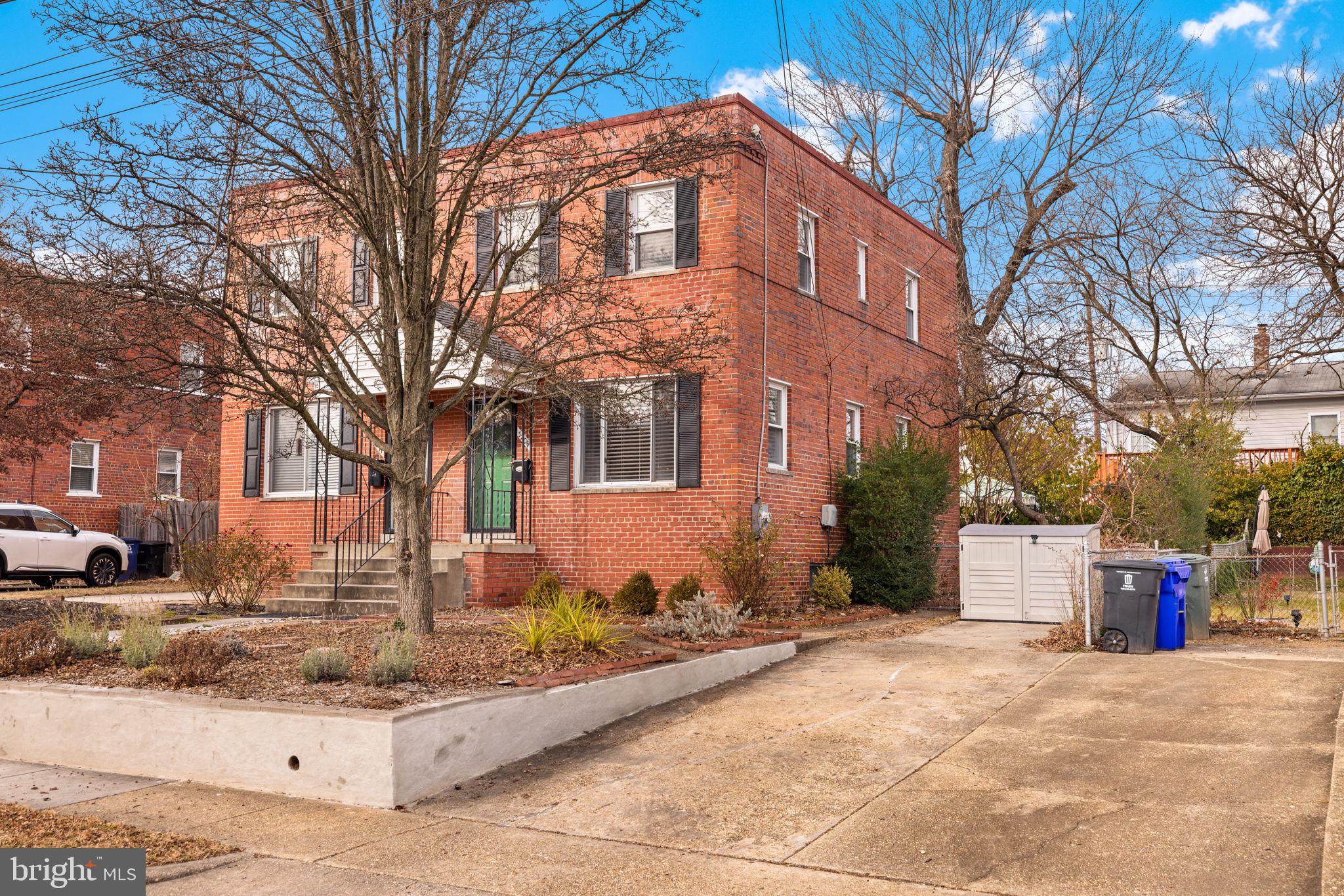 3209 13th Road South Arlington, VA 22204 - Photo 2 of 11