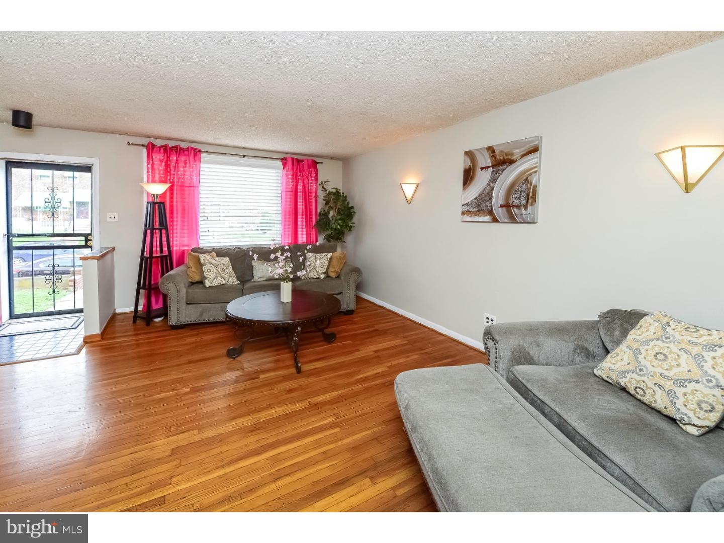 8014 Temple Road Philadelphia, PA 19150 - Photo 3 of 19 Living Room