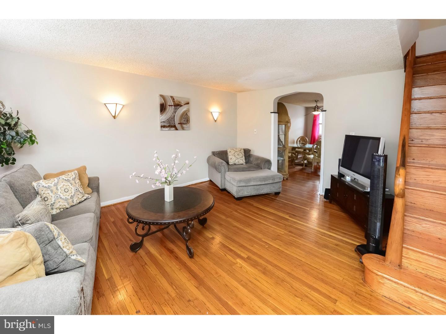 8014 Temple Road Philadelphia, PA 19150 - Photo 4 of 19 Living Room