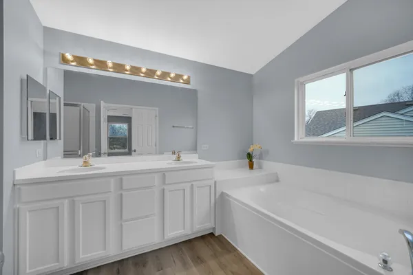 $586,000 | 984 Ashbrook Circle, Bolingbrook, IL 60440