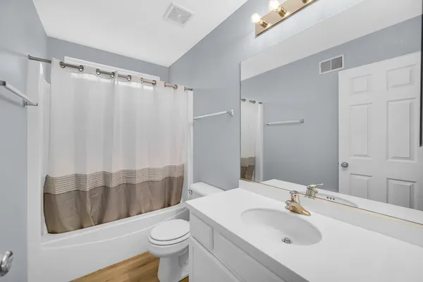 $586,000 | 984 Ashbrook Circle, Bolingbrook, IL 60440