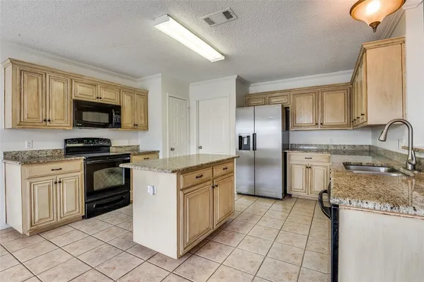 $349,900 | 14 Enchanted Court, Mansfield, TX 76063