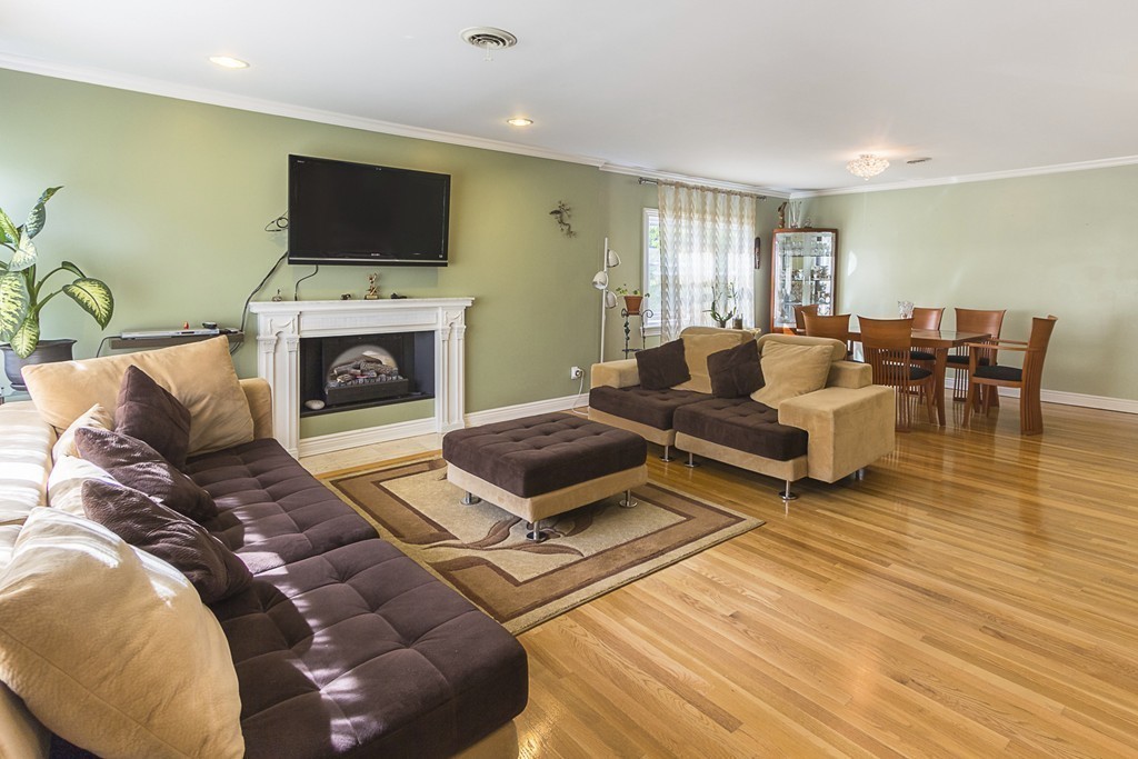 54 Auburndale Road Marblehead, MA 01945 - Photo 5 of 24