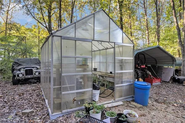 a view of a house with backyard