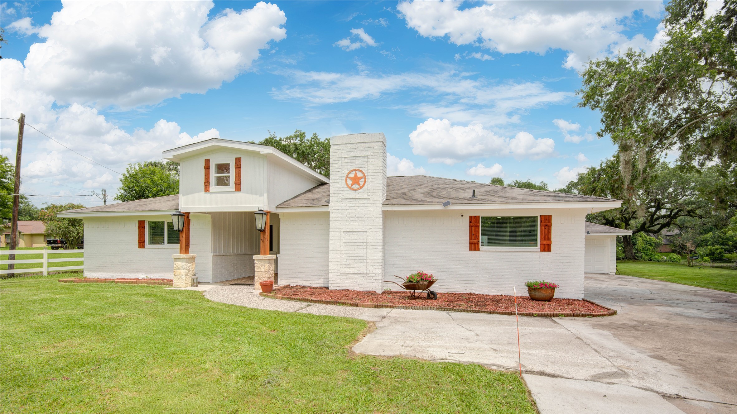 623 County Road 687 Angleton, TX 77515 - Photo 2 of 39
