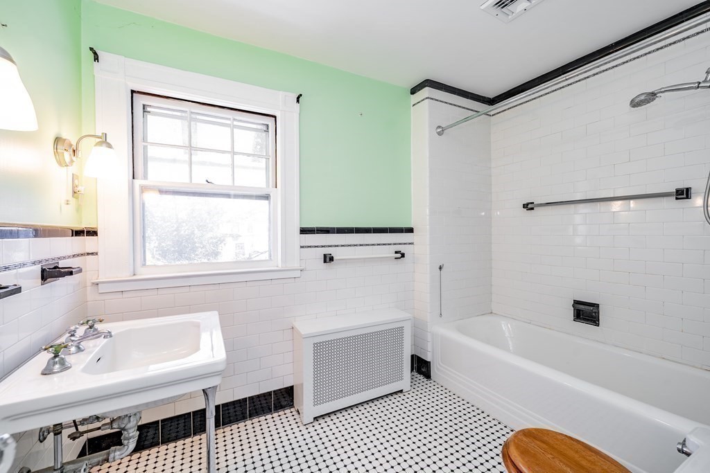 25 Oxford Street Springfield, MA 01108 - Photo 13 of 22