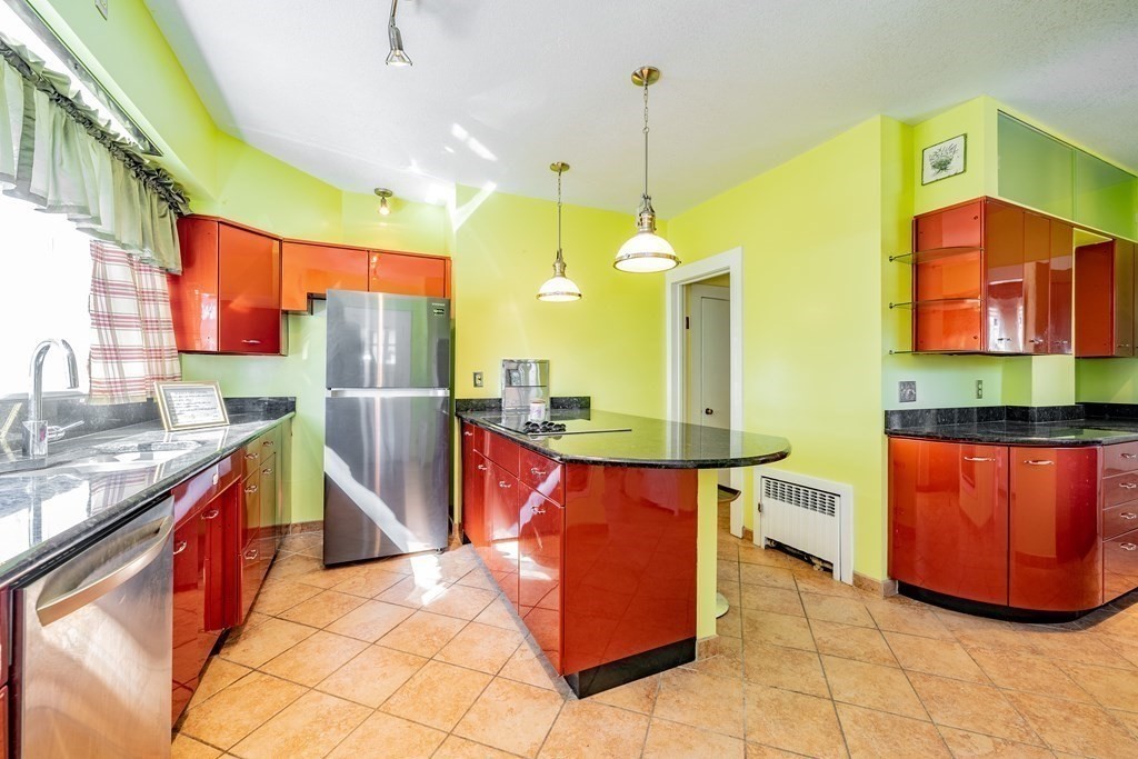 25 Oxford Street Springfield, MA 01108 - Photo 7 of 22
