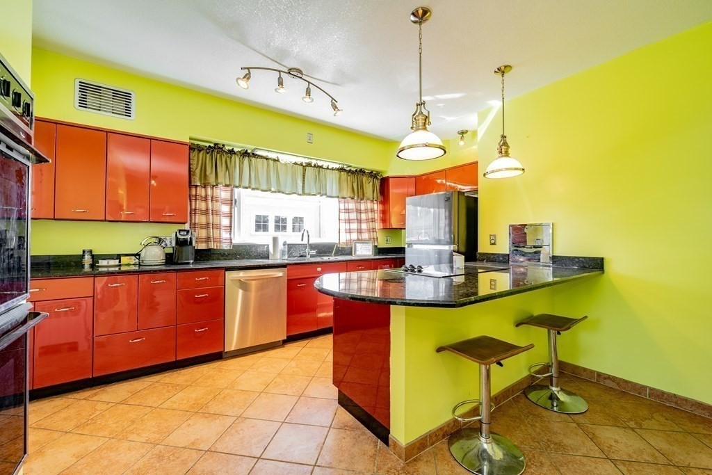 25 Oxford Street Springfield, MA 01108 - Photo 8 of 22