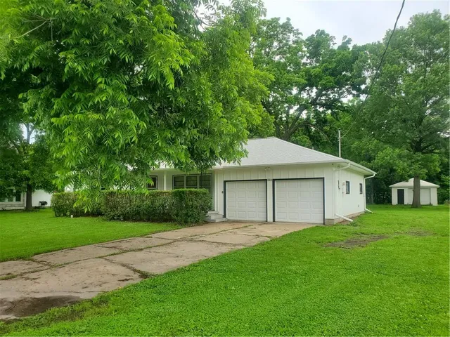 $185,000 | 304 West Swan Street, Lacygne, KS 66040