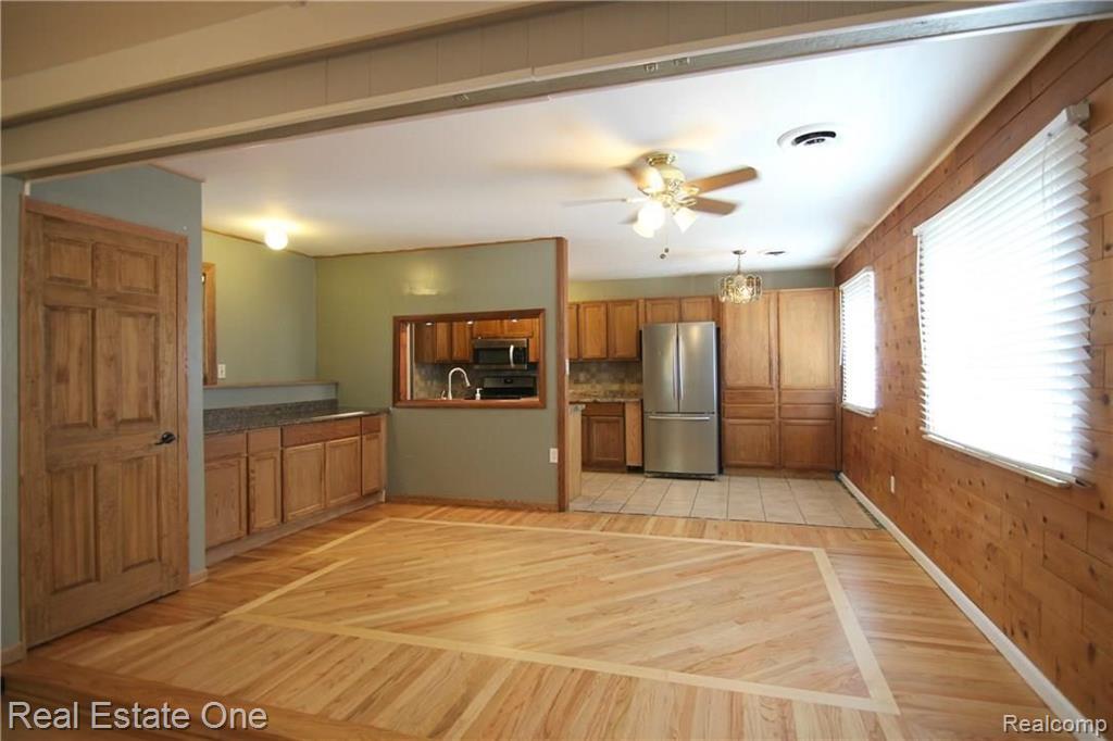 23074 Tuck Road Farmington, MI 48336 - Photo 7 of 17