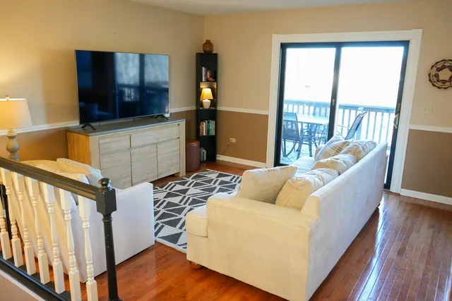 $320,000 | 647 Johnson Avenue, Frankfort, IL 60423