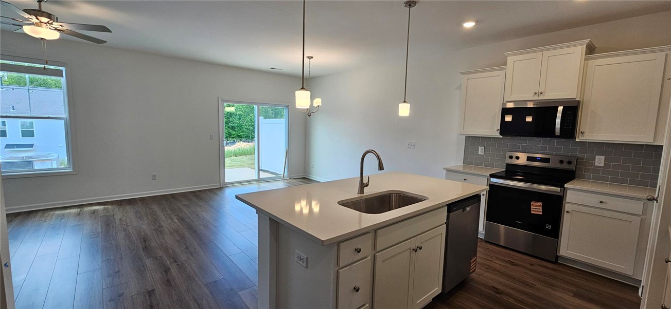 409 Belgrove Way Easley, SC 29640 - Photo 3 of 15 This bright, open concept living space seamlessly integrates kitchen and living areas, offering effortless daily living.