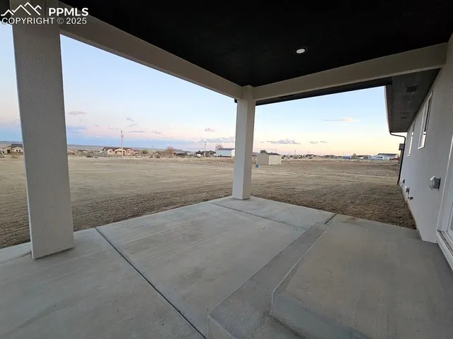 a view of an outdoor space