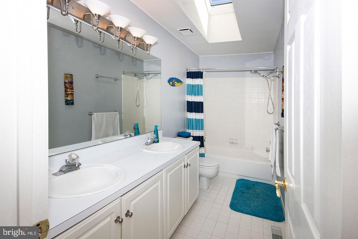 60 Winfield Circle Sewell, NJ 08080 - Photo 28 of 41 Hall Bath-skylight