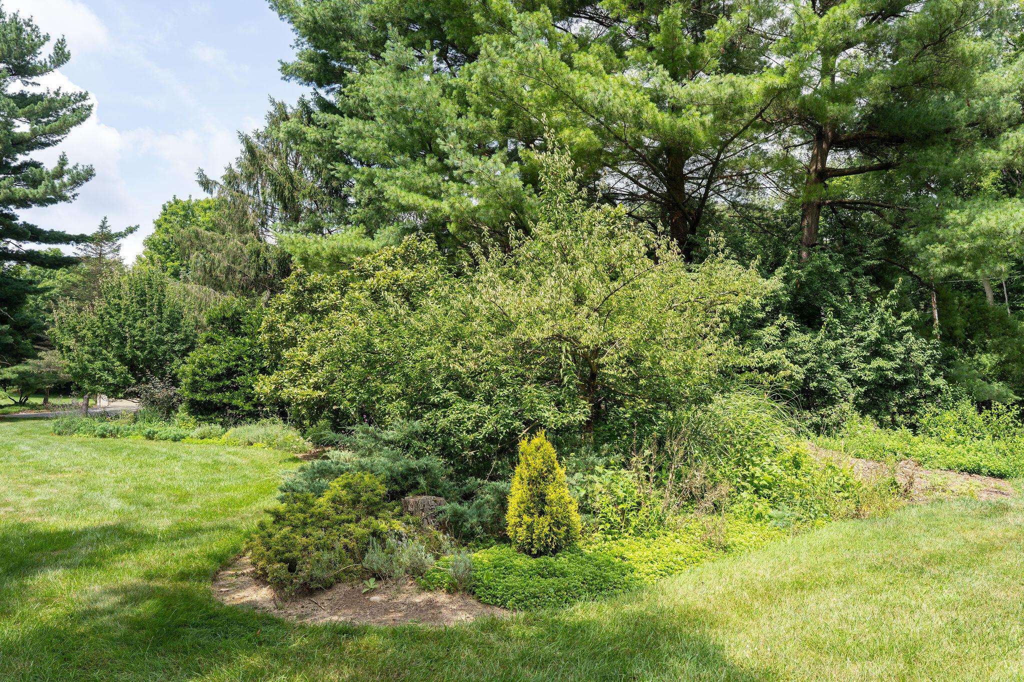 1350 Carriage Road Powell, OH 43065 - Photo 67 of 80 1350CarriageRdGardenAreas-13