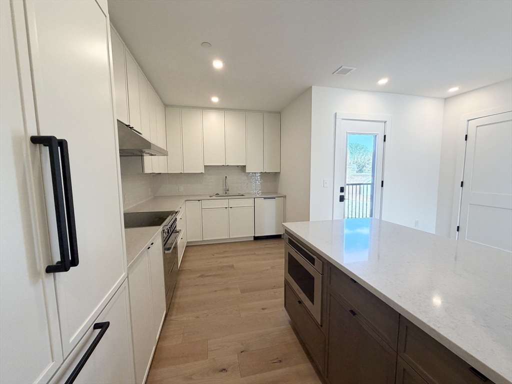 10 Elm Street, Unit 10 Newton, MA 02465 - Photo 5 of 24