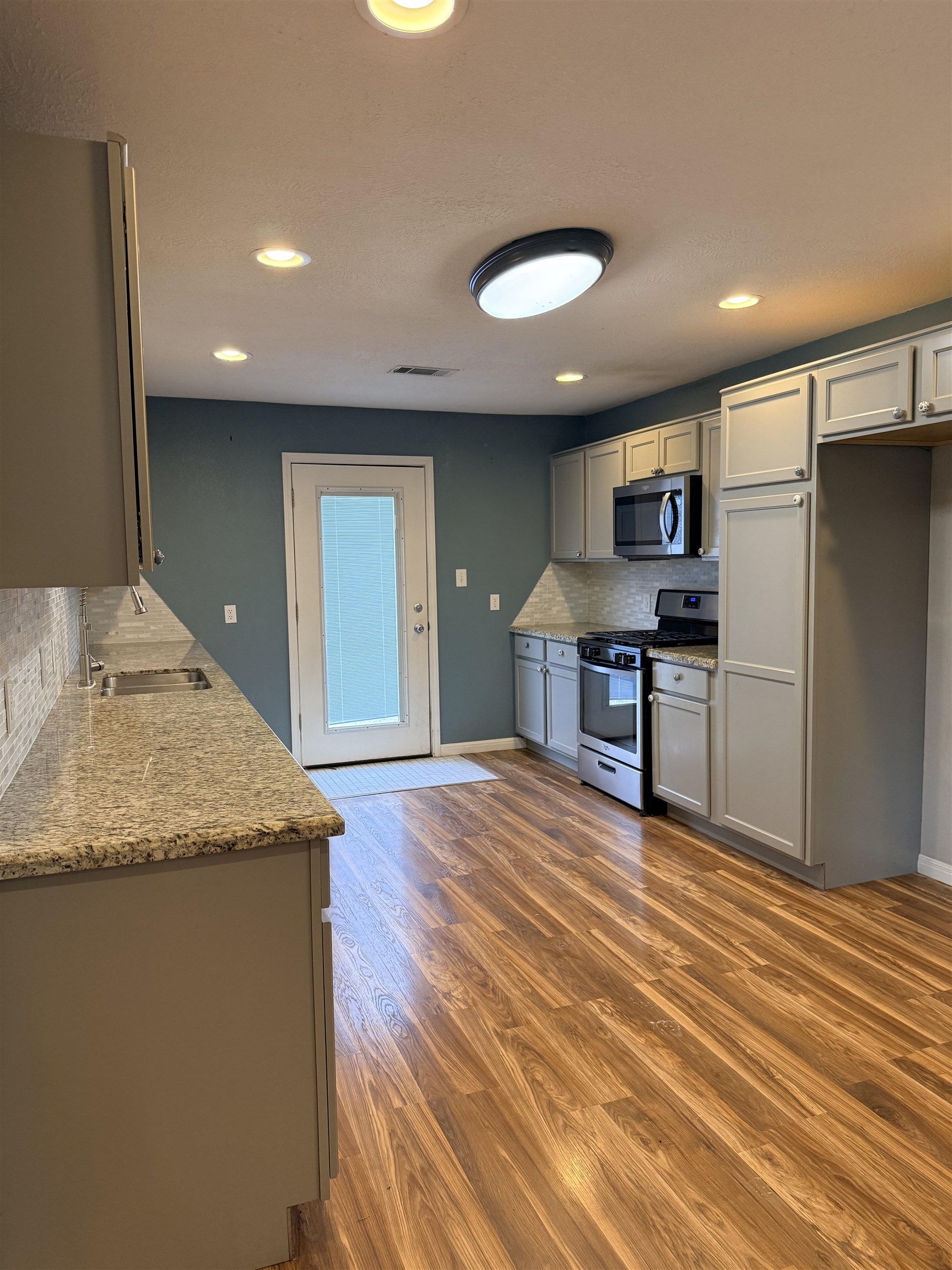 2830 Maple Avenue Groves, TX 77619 - Photo 10 of 19