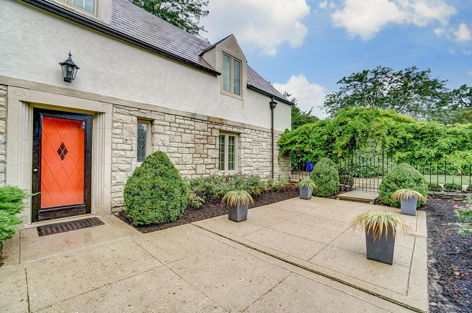 2711 Redding Road Columbus, OH 43221 - Photo 10 of 80 Gallery Image 10