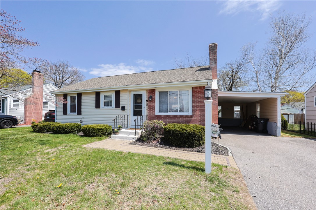 35 Maplecrest Drive Pawtucket, RI 02861 - Photo 2 of 19