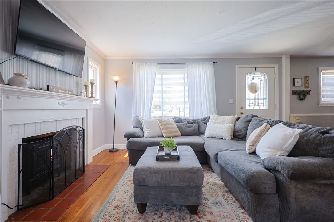 35 Maplecrest Drive Pawtucket, RI 02861 - Photo 7 of 19