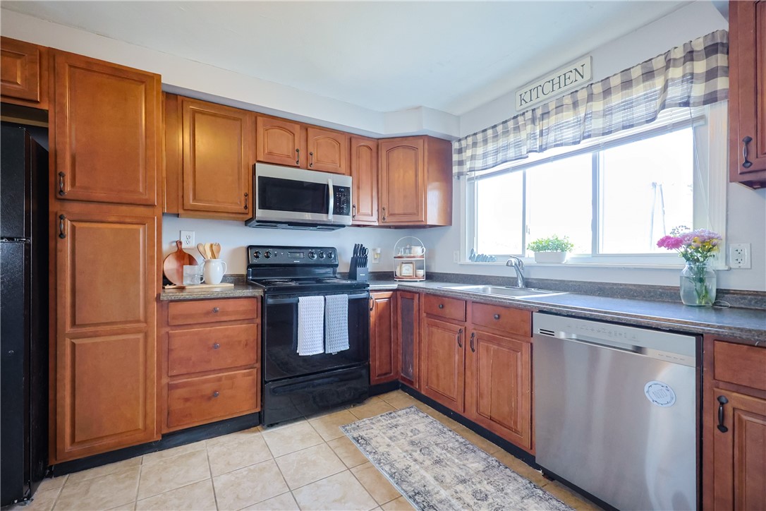 35 Maplecrest Drive Pawtucket, RI 02861 - Photo 9 of 19