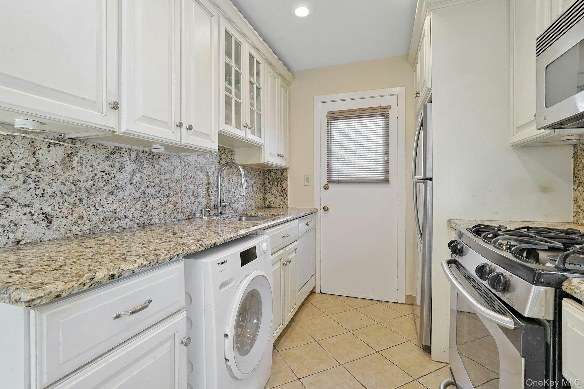 32 Lambert Lane New Rochelle, NY 10804 - Photo 11 of 27