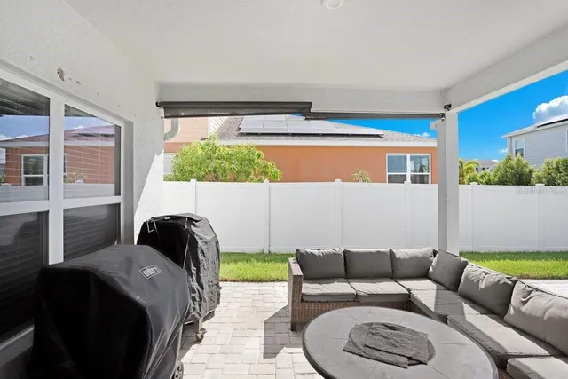 a view of back yard of the house