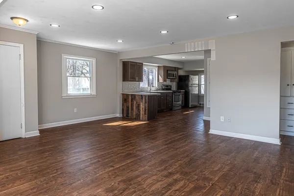 $1,600 | 112 Dawn Avenue, Rockford, IL 61107